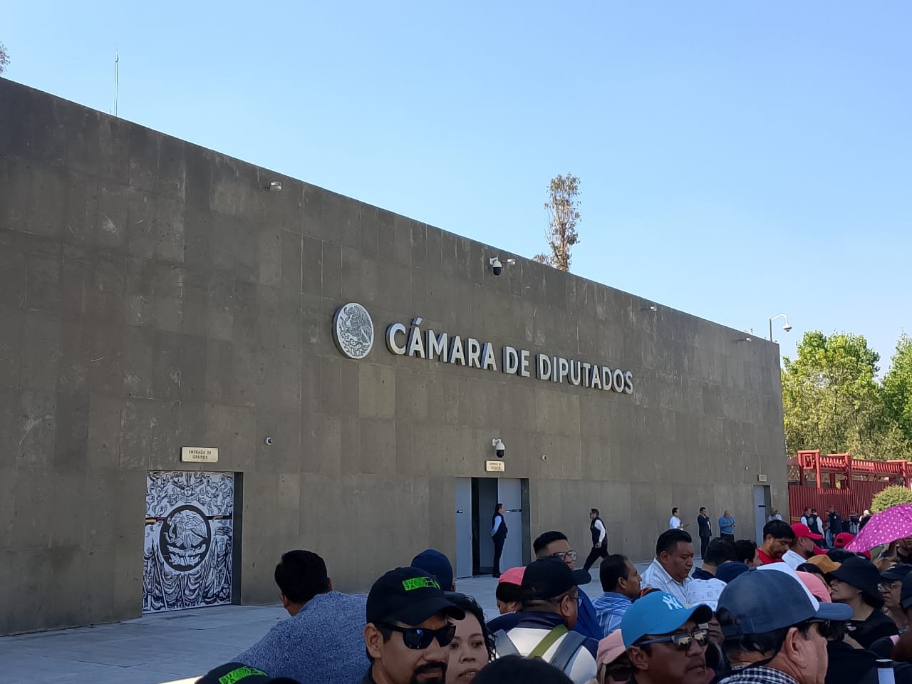 Imagen 12 de Marcha convocada por el Frente Nacional de la Federación de Sindicatos de Educación Media Superior