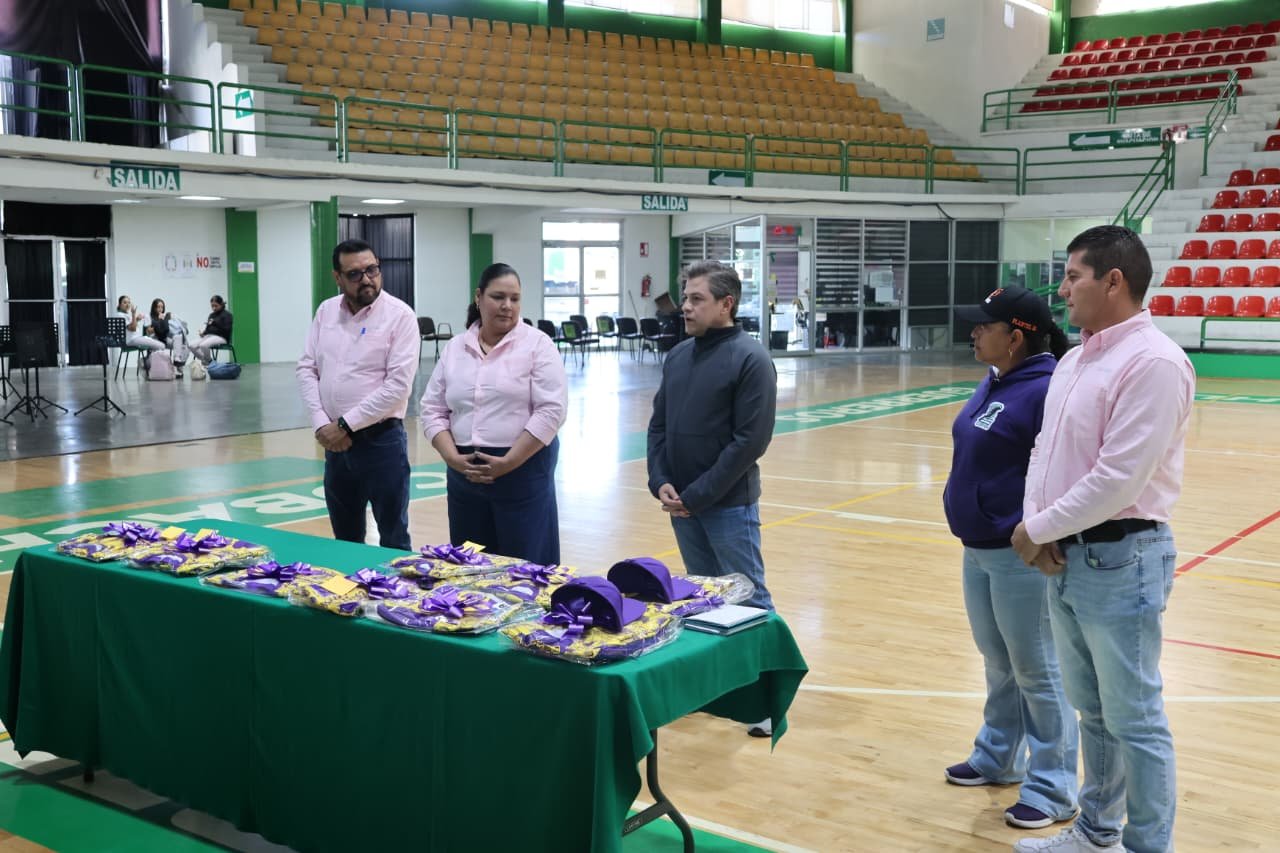 Imagen 8 de Entrega de uniformes y abanderamiento del STAACOBACH rumbo al encuentro nacional 2025