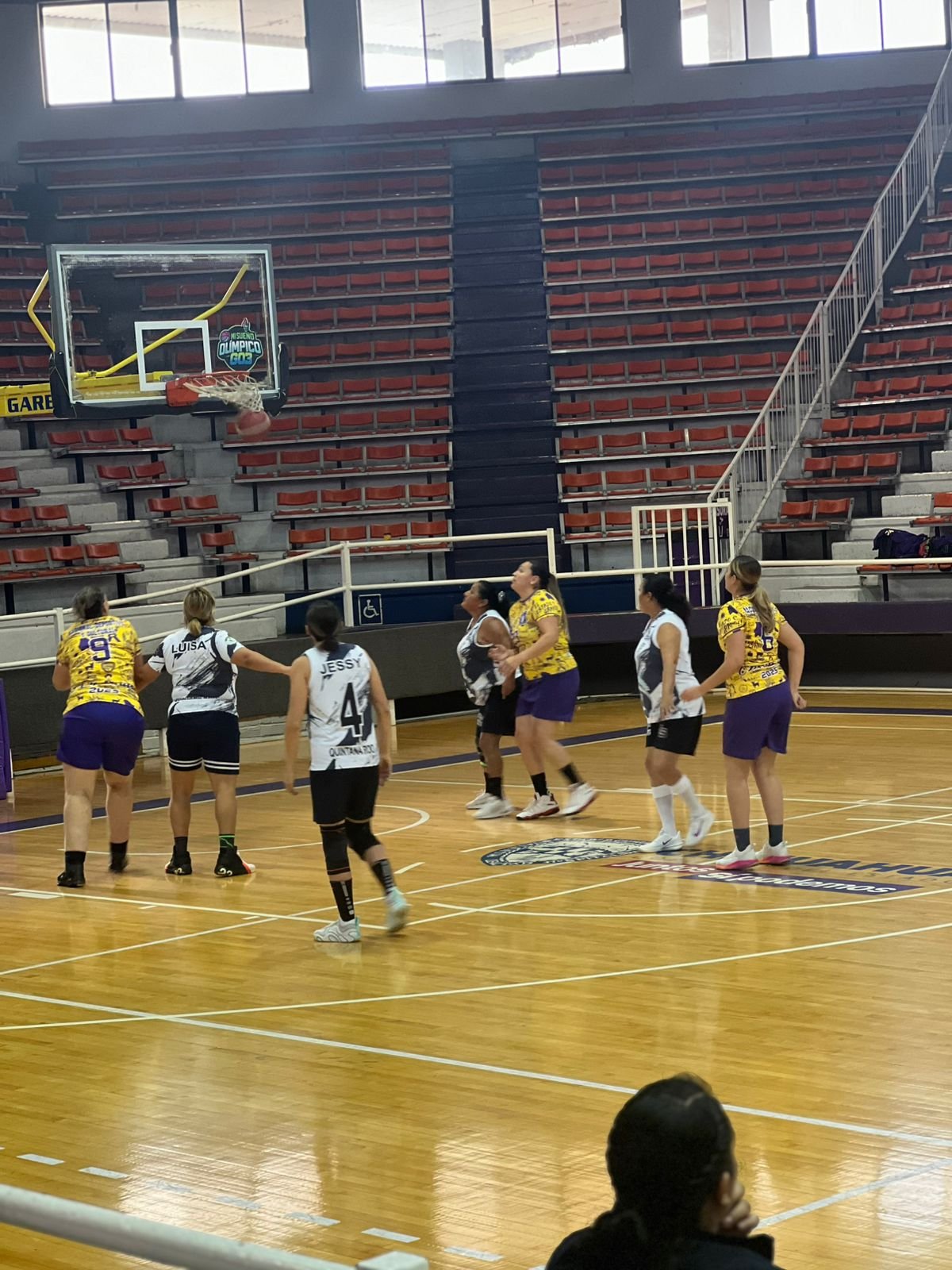 Imagen 4 de Chihuahua vence 34–20 a Quintana Roo en intenso duelo de basquetbol femenil