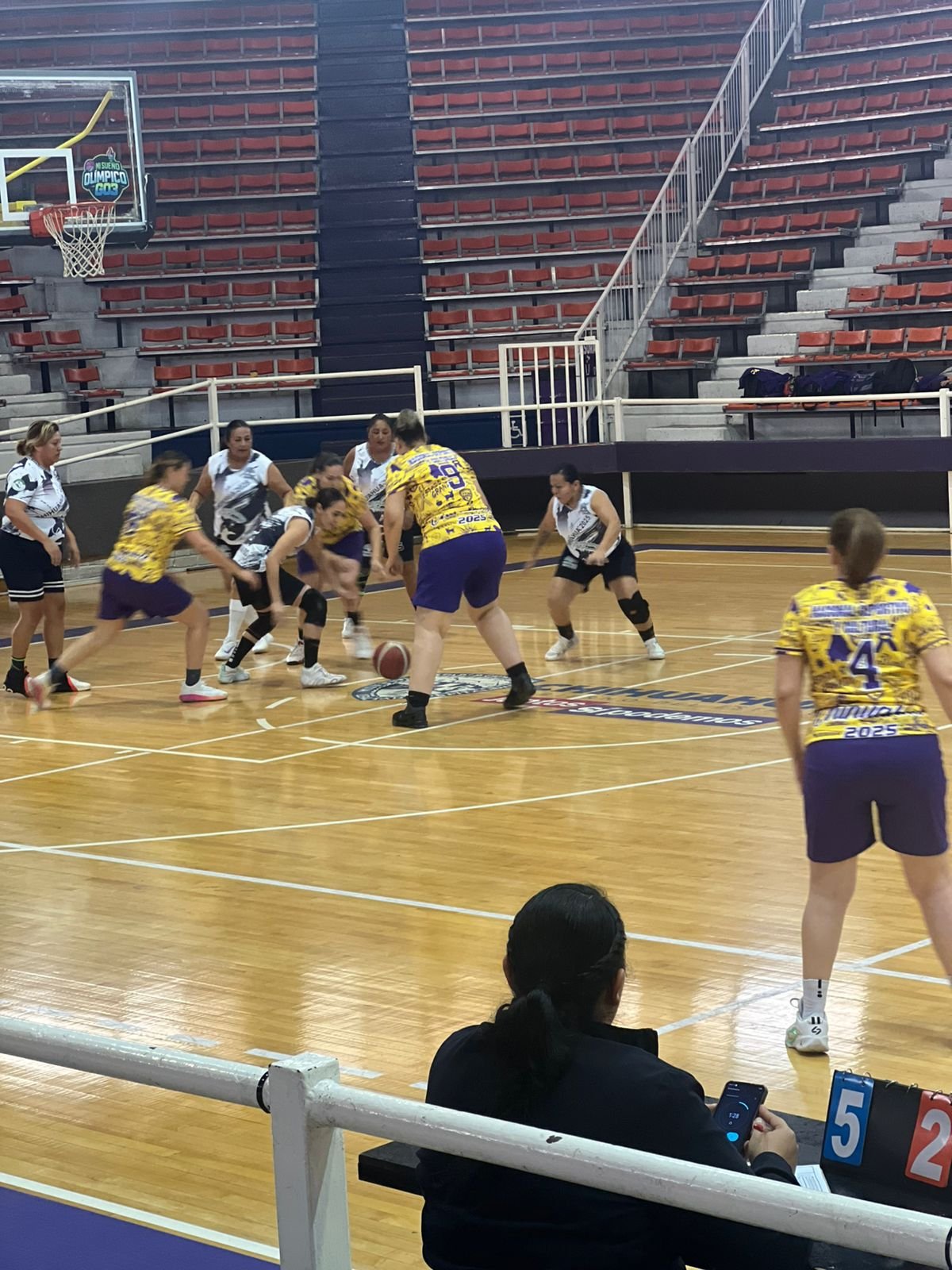 Imagen 8 de Chihuahua vence 34–20 a Quintana Roo en intenso duelo de basquetbol femenil