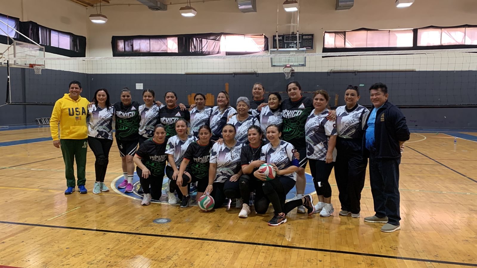 Imagen 1 de Encuentro entre el Edo. de México y Quintana Roo en la disciplina de voleibol femenil.