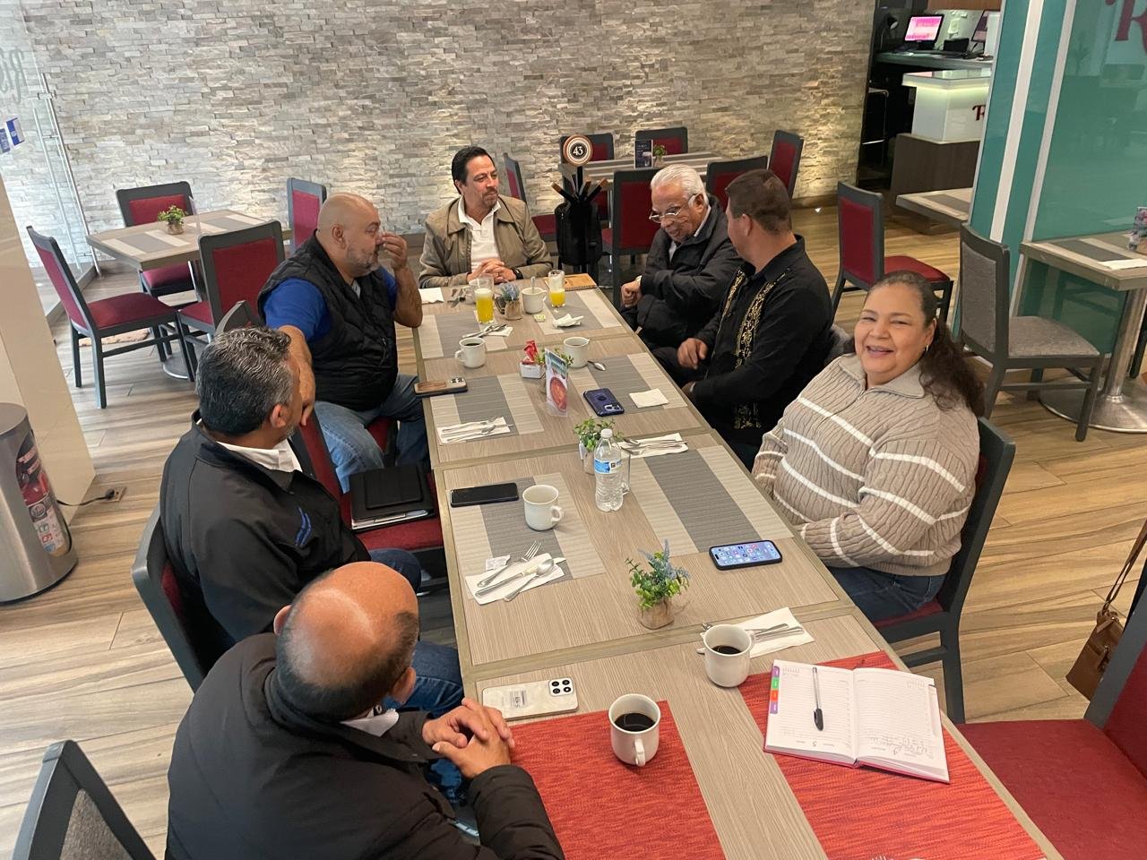 Imagen 4 de Sindicato de Colegios de Bachilleres da seguimiento a recursos para homologación en reunión nacional