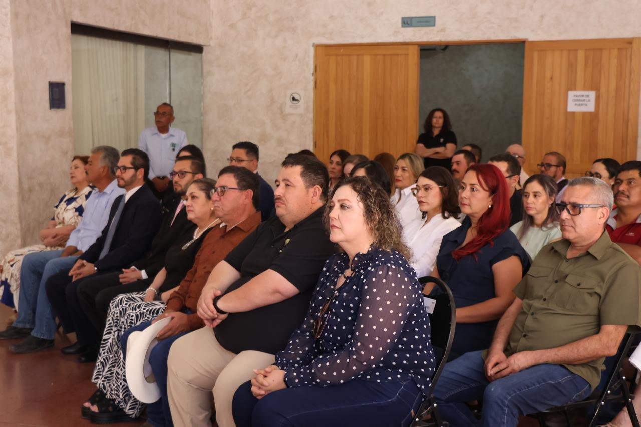 Imagen 2 de Entrega de Reconocimientos por Antigüedad en Casas Grandes, Chih.