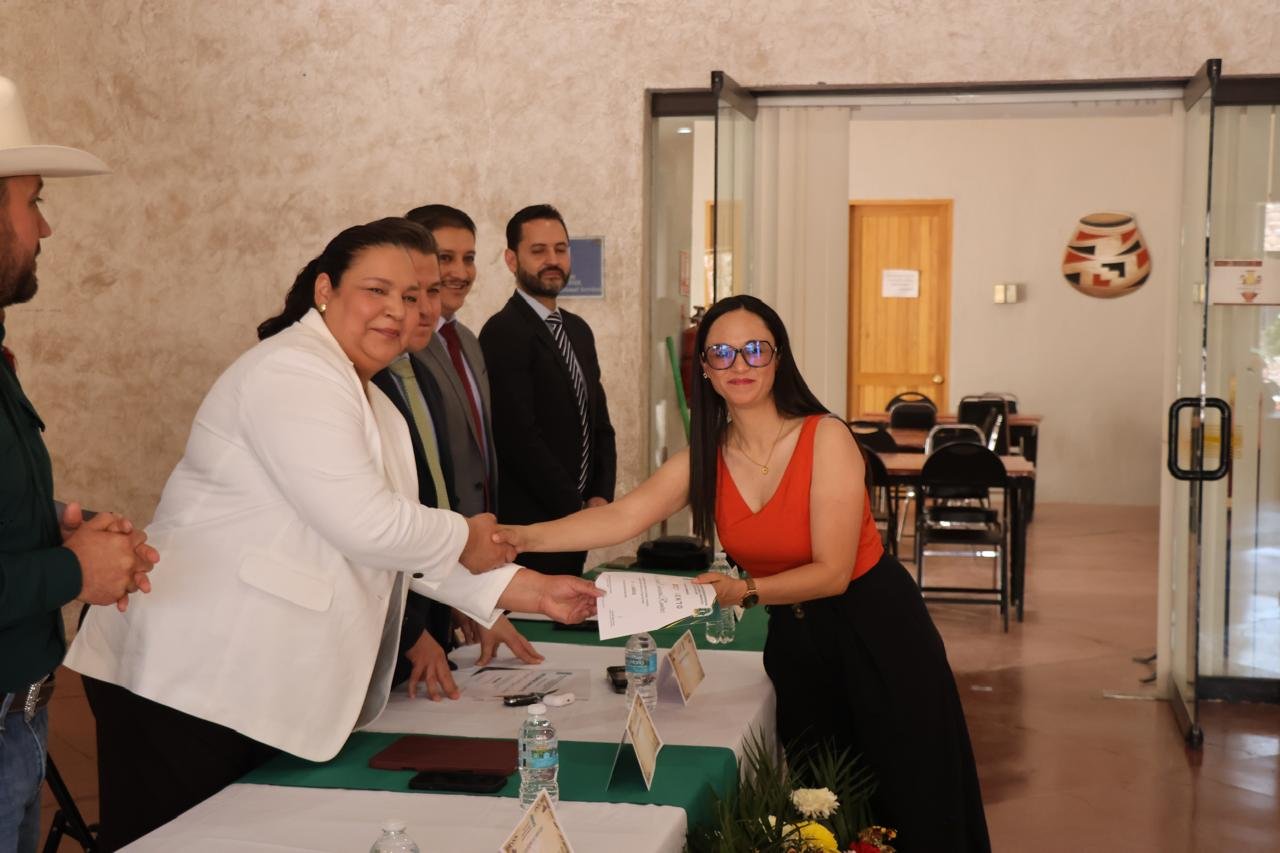 Imagen 4 de Entrega de Reconocimientos por Antigüedad en Casas Grandes, Chih.