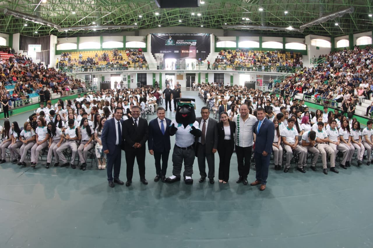 Imagen 1 de Graduaciones del los planteles 1, 4, 10, 21, SEA