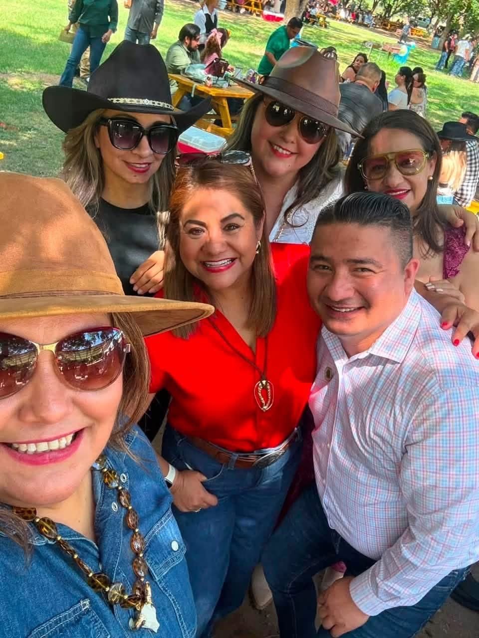 Imagen 22 de FESTEJO DEL 40 ANIVERSARIO DEL STAACOBACH