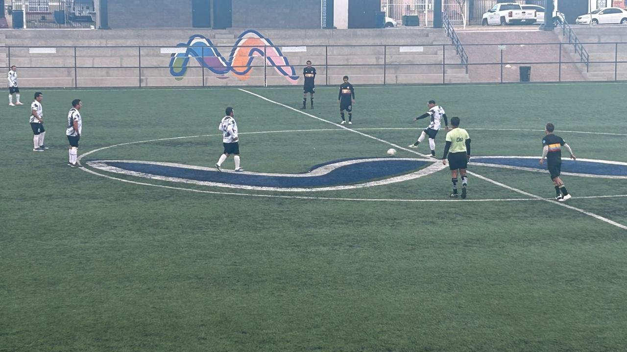 Encuentro de fútbol entre las selecciones de Zacatecas y Quintana Roo.